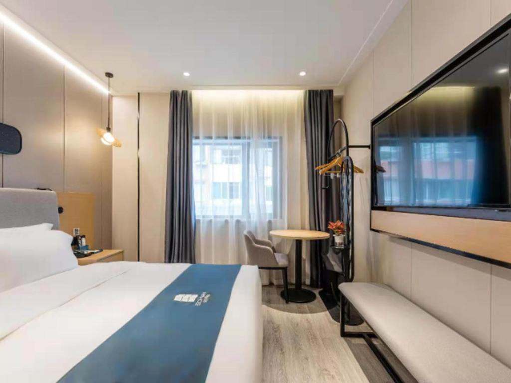 Hotel Echarm North Bund Tilanqiao Metro Station