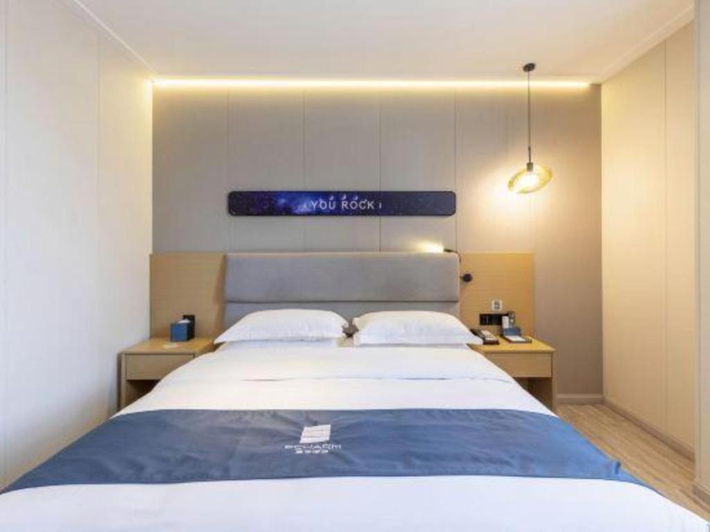 Echarm North Bund Tilanqiao Metro Station 3*