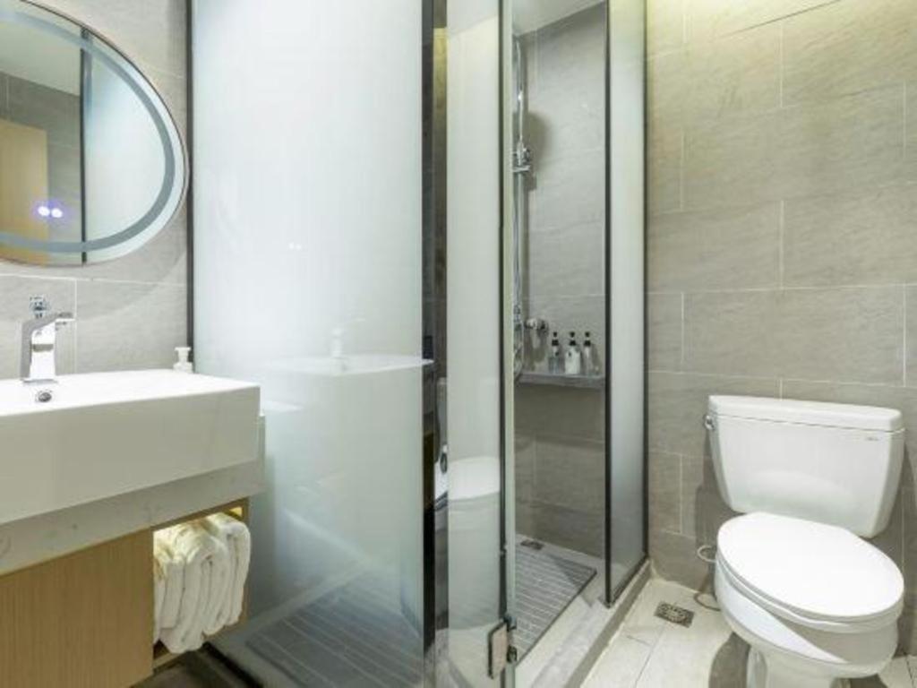 Echarm North Bund Tilanqiao Metro Station Hotel 3*
