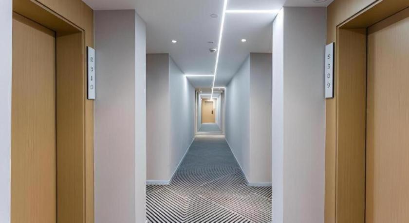 Hotel Echarm North Bund Tilanqiao Metro Station