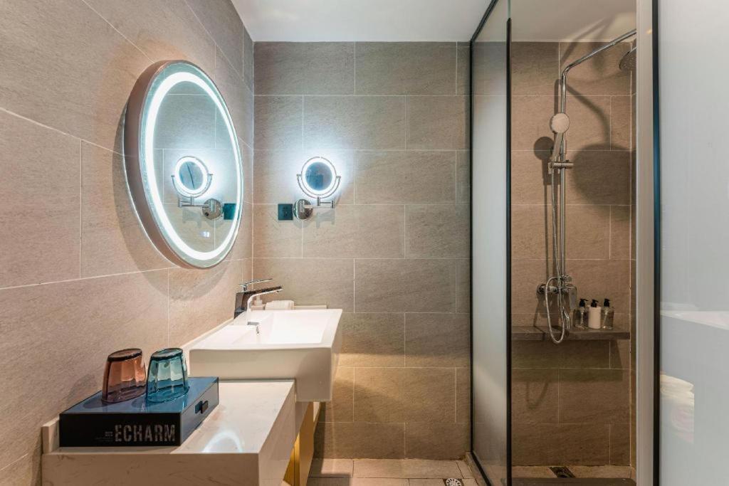 Hotel Echarm North Bund Tilanqiao Metro Station