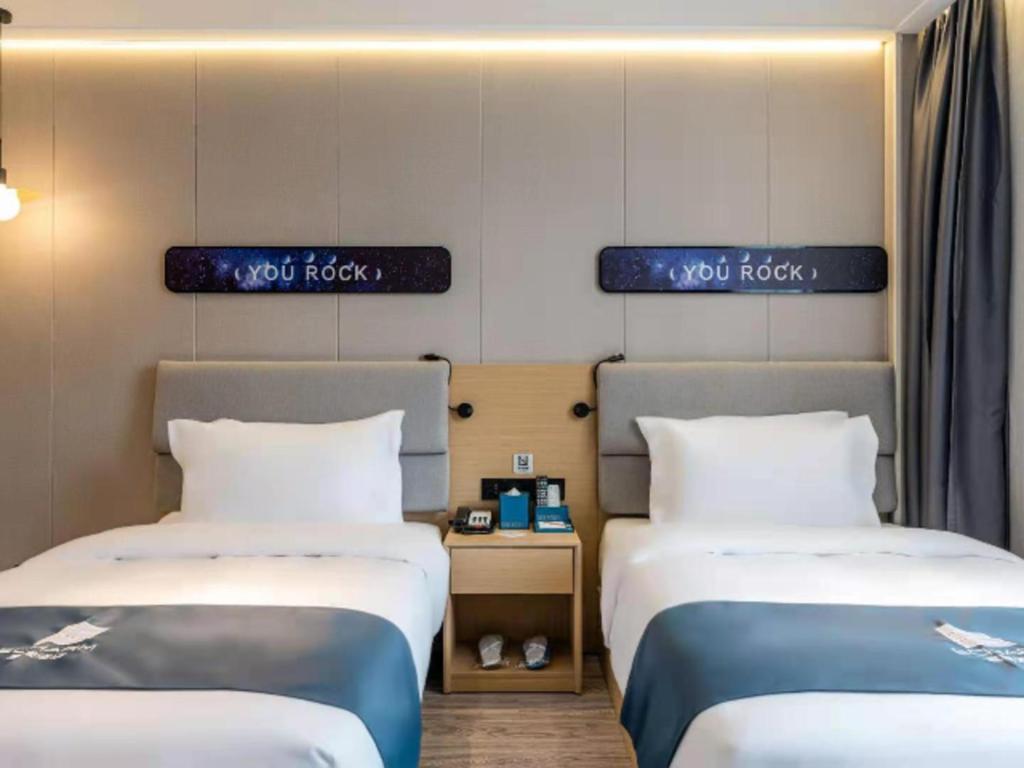 Hotel Echarm North Bund Tilanqiao Metro Station