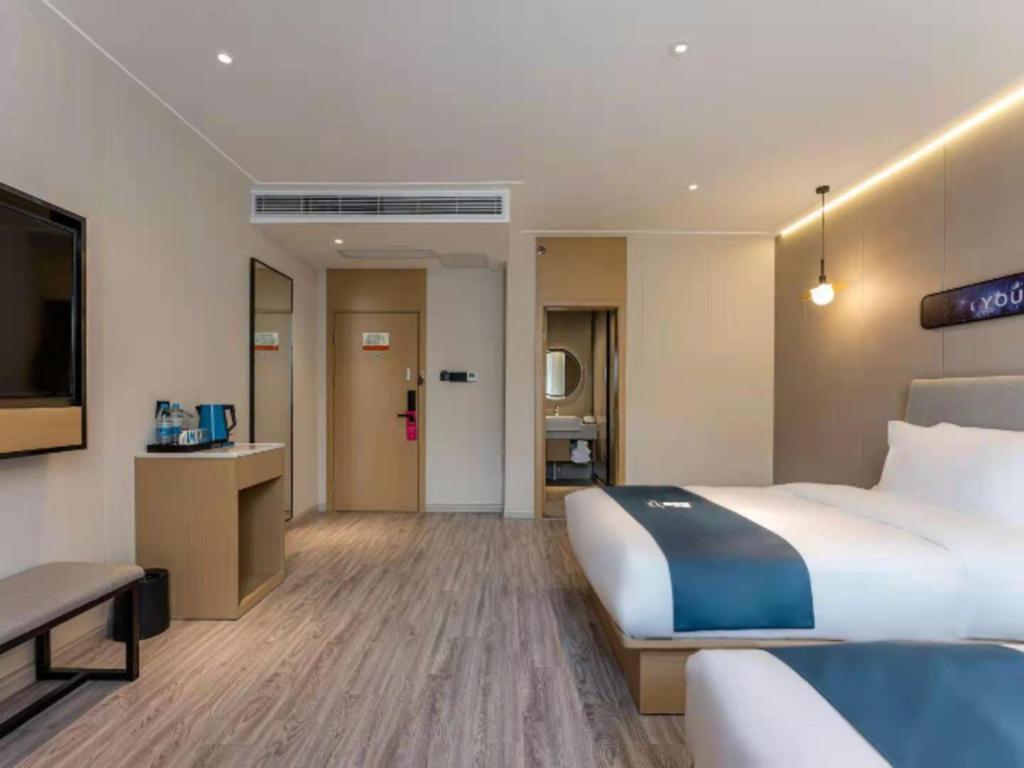 Hotel Echarm North Bund Tilanqiao Metro Station