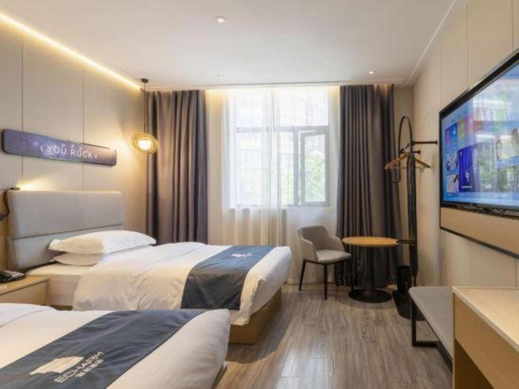 Hotel Echarm North Bund Tilanqiao Metro Station