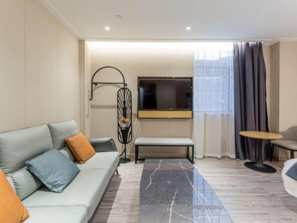 Echarm North Bund Tilanqiao Metro Station Hotel
