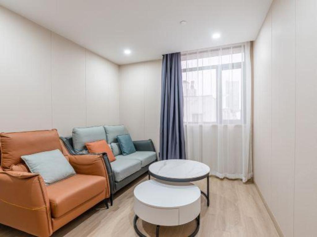 Echarm North Bund Tilanqiao Metro Station 3*